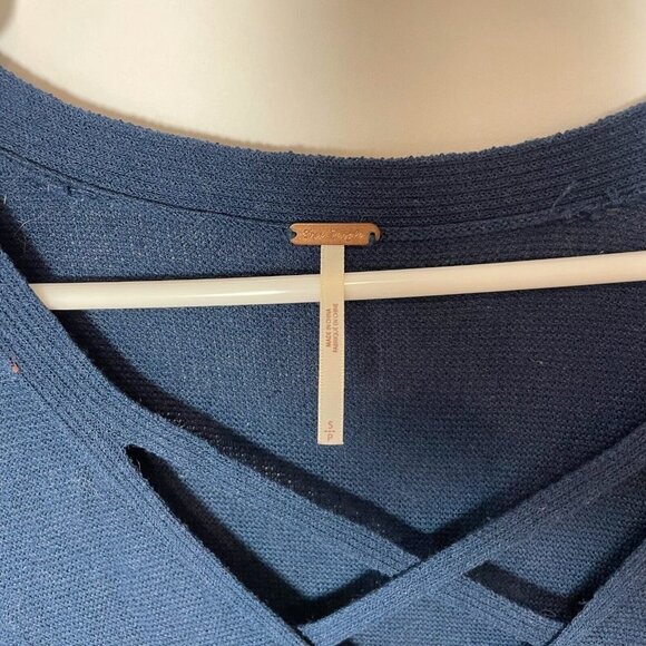 Free People Criss Cross Pullover Tunic Sweater Navy Blue S Long Sleeve Knit Slit - Picture 2 of 6